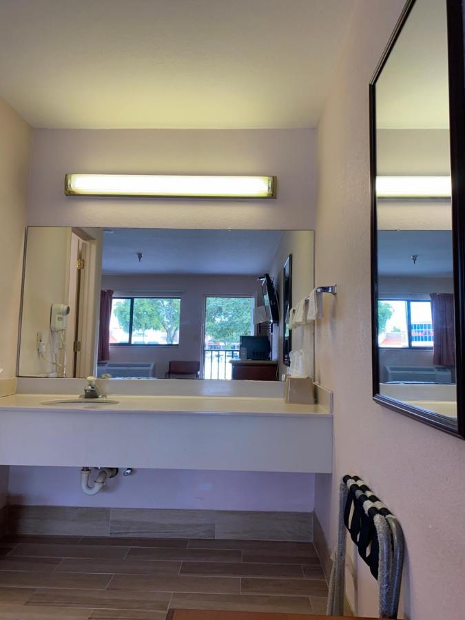 Regency Inn Fern Park Екстериор снимка
