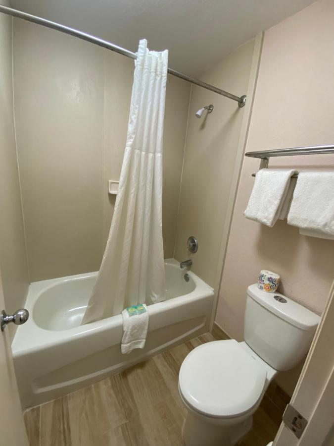 Regency Inn Fern Park Екстериор снимка