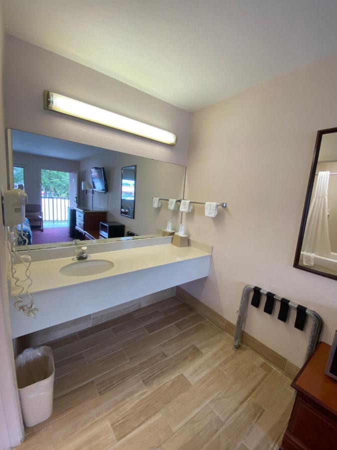 Regency Inn Fern Park Екстериор снимка