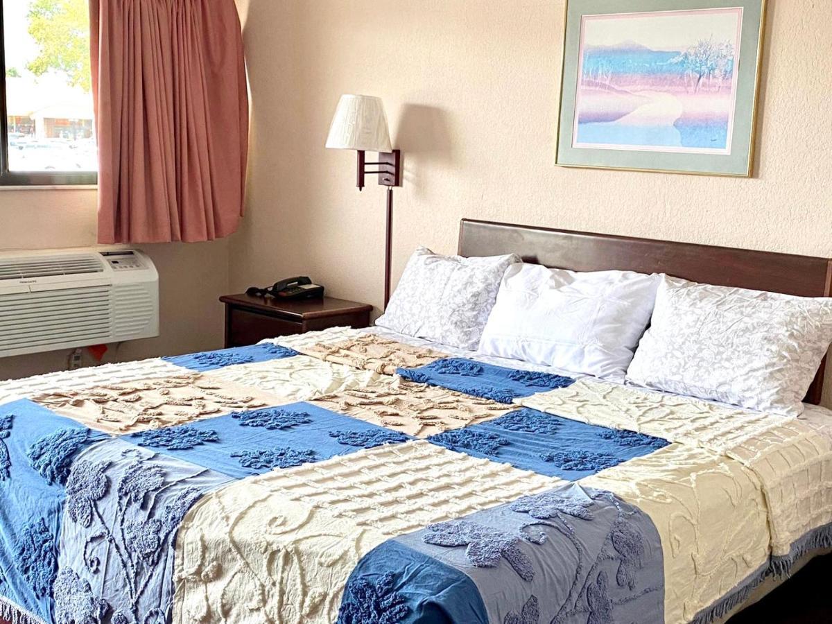 Regency Inn Fern Park Екстериор снимка